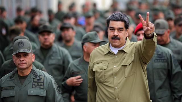 Nicolás Maduro visita a jefes militares mientras oposición marcha por su renuncia | FOTOS. (AFP)