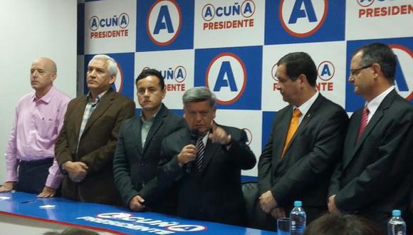 César Acuña: "No vivo de la política, vivo de mi trabajo"
