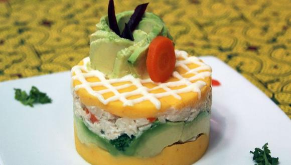 Causa amazónica rellena de pescado doncella. (Foto: Agencia Perú Press)