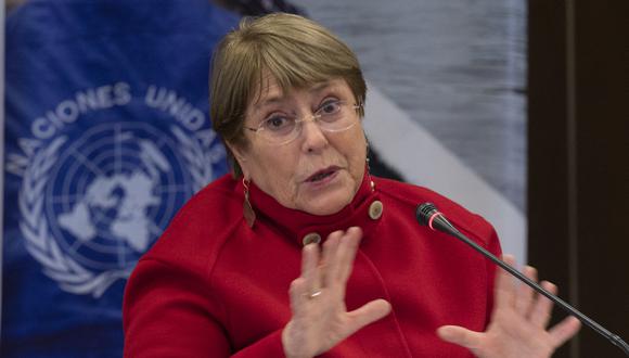 "Yo lo he dicho antes, yo estoy por el apruebo de la reforma de la Constitución”, declaró Bachelet en una conferencia de prensa que brindó en Lima. Foto: Cris BOURONCLE / AFP