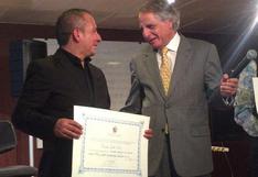 Diosdado Gaitán Castro es condecorado por la UNESCO en París