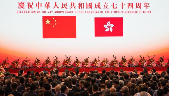 Invitados asisten a la recepción que celebra el Día Nacional de China en Hong Kong, China, el 1 de octubre de 2023. La ciudad celebra el Día Nacional de China el 1 de octubre de 2023, conmemorando el 74th aniversario de la fundación de la República Popular de China | EFE/EPA/Bertha Wang
