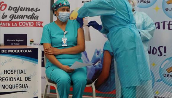 Moquegua: Entre el personal inmunizado se encuentra médicos y enfermeras que prestan servicio en las unidades de cuidados intensivos e intermedios. (Foto: Gore Moquegua)
