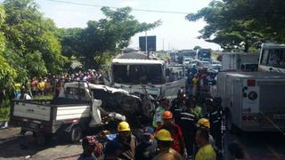 Al menos 11 personas mueren en accidente de tránsito en Ecuador