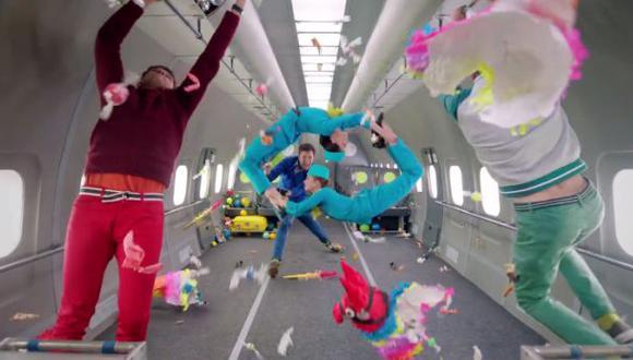 OK Go lanzó en Facebook nuevo video filmado a gravedad cero