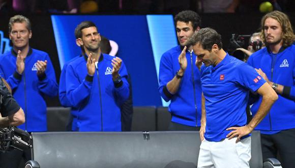 Federer acompañado del Team Europa en su despedida. Jugó dobles con Rafael Nadal. (Foto: AFP)