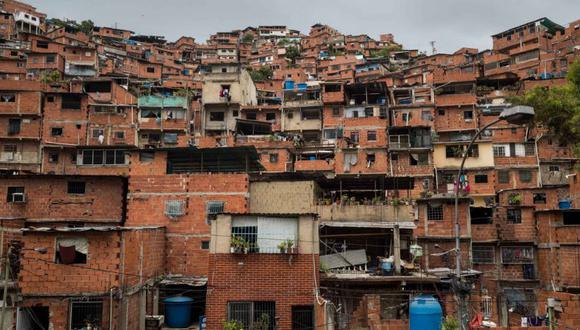 Se observan casas en el sector Popular "Petare" donde residen miles de colombianos, en Caracas (Venezuela).  (Foto: EFE/MIGUEL GUTIERREZ).