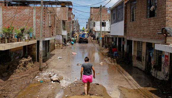 Cientos de personas se ven perjudicadas por el paso del ciclón Yaku y ponen en peligro su salud. (Foto: AFP)