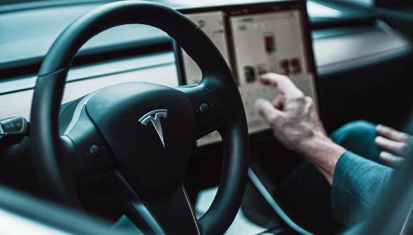 Tesla y su piloto automático: cuando no se sabe si la responsabilidad de los accidentes recae en el hombre o la máquina. (Foto: Pexels)