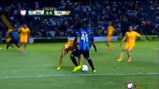 Ronaldinho generó ovación por esta jugada en debut en Querétaro