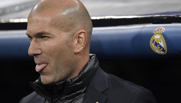 El técnico francés, Zinedine Zidane, recibió una millonaria oferta para dirigir luego de desligarse hace unos días del Real Madrid. La sorpresiva noticia la dio el magnate egipcio, Naguid Sawiris vía Twitter. (Foto: AFP)