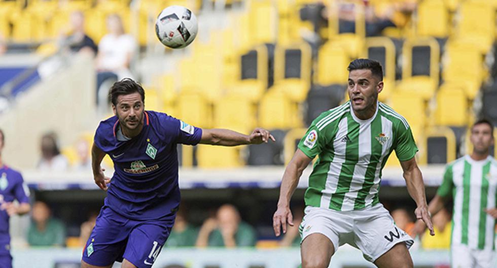 Claudio Pizarro participó en un nuevo amistoso de pretemporada del Werder Bremen. El equipo del delantero peruano cayó 1-0 ante el Real Betis de Juan Vargas. (Foto: EFE)