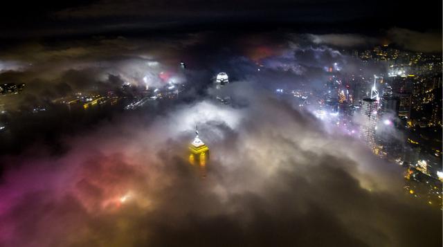 Hong Kong luce maravillosa bajo una niebla de colores - 5