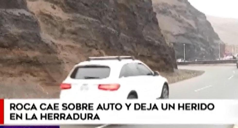 Roca cae de acantilado sobre auto y deja un herido en La Herradura. (Foto: América TV)