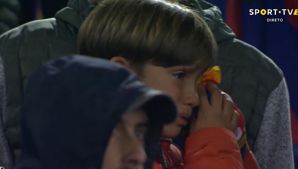 Barcelona vs. Roma: el llanto de un niño que conmueve al mundo | VIDEO