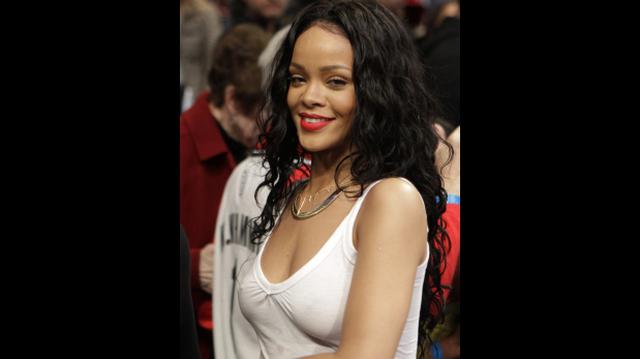 Rihanna alborotó los playoffs de la NBA con sexy transparencia - 3