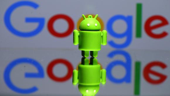 La decisión de Google se da tras una multa de 4,340 millones de euros que la Comisión Europea impuso al gigante tecnológico el año pasado por bloquear rivales en Android. (Foto: Reuters)