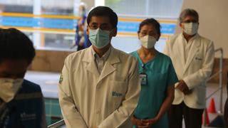 De la impotencia de no poder salvar más vidas a la ilusión de la vacuna: el caso de Luis Fajardo, primer médico vacunado en Arequipa