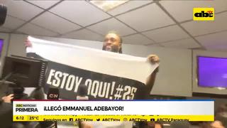 Olimpia: Emmanuel Adebayor llegó a Paraguay para unirse al Decano | VIDEO
