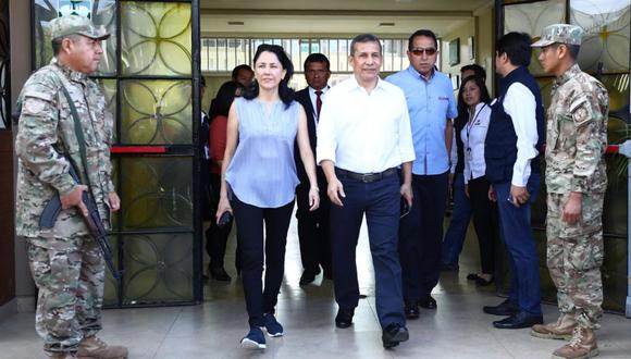 Ollanta Humala y su esposa Nadine Heredia tras votar en el referéndum. El ex mandatario dice que