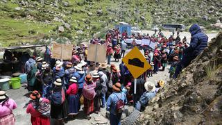 Comuneros mantienen bloqueados accesos a la minera Las Bambas