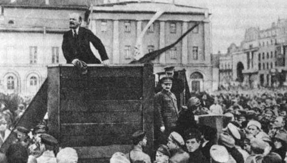 Vladimir Lenin en una manifestación durante la Revolución rusa. El libro de Wilson "Hacia la estación de Finlandia" es una mirada crítica del sistema que surgió con la Revolución rusa. (Foto:Librería del Congreso de Rusia)