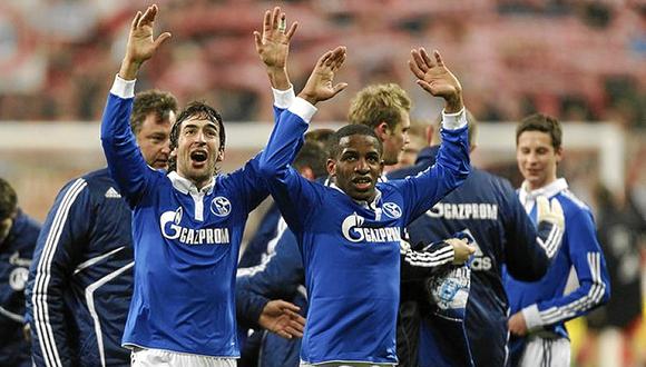 Jefferson Farfán fue "socio" en ataque de Raúl en una de las mejores campañas de la historia del Schalke 04. (Foto: Agencias).