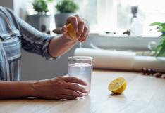 Beneficios e inconvenientes existen tras beber agua de limón
