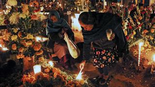 Mexicanos se encuentran con sus difuntos durante el Día de los Muertos | FOTOS