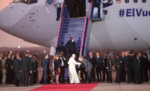 El mandatario despidió al papa Francisco, quien se dirige de retorno al Vaticano. (Foto: Cancillería)