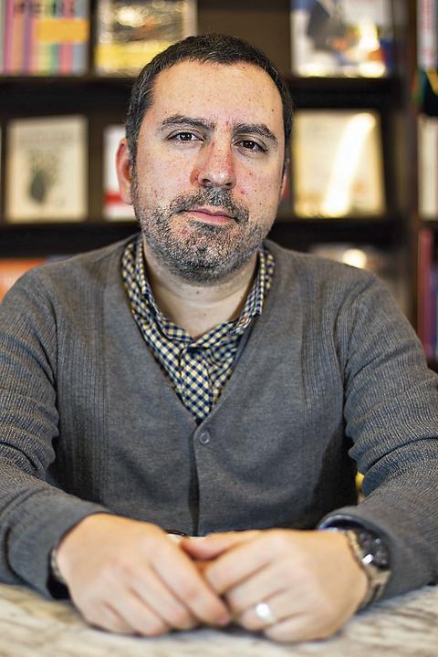 En 2014 obtuvo el Copé de Bronce por el cuento “Unas fotografías, apenas”. [Foto: Richard Hirano]