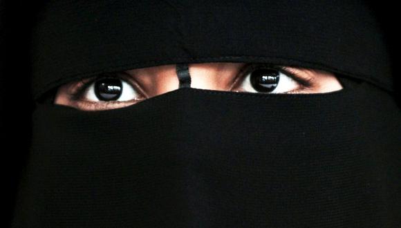 Holanda prohíbe uso del burka y niqab en escuelas y hospitales