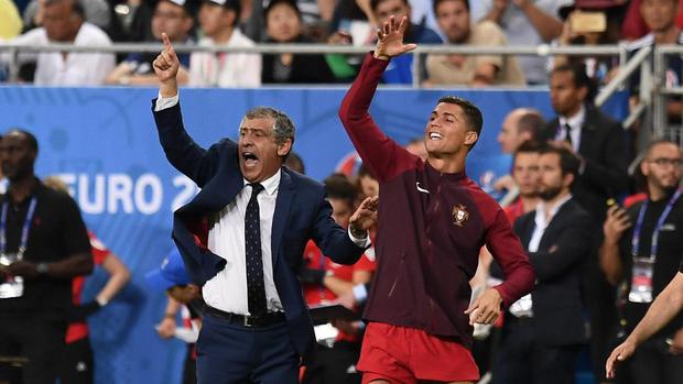 Fernando Santos and Cristiano Ronaldo in the Euro 2016 final, a tournament won by Portugal.  (Photo: AFP)