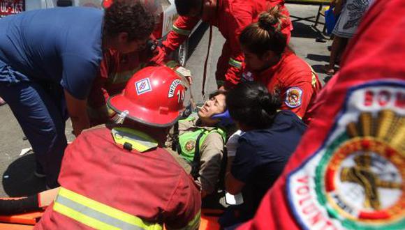 Agentes quedaron heridas luego de que un vehículo de la comisaría de Santa Anita chocó contra su moto (Foto: Andina)