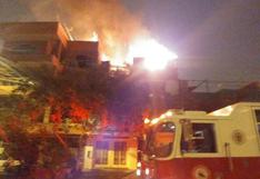 Lima: incendio afectó a dos viviendas en San Martín de Porres