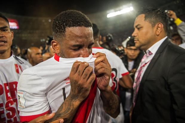 Jefferson Farfán cries after Peru's victory over New Zealand on November 15, 2017. (Photo: AFP)