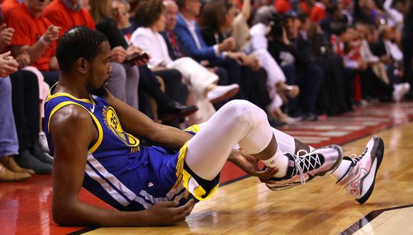 Warriors vs. Raptors: Kevin Durant volvió a lesionarse en las Finales de la NBA | Foto: AFP