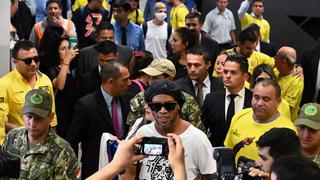 Ronaldinho y su hermano fueron detenidos y son trasladados a prisión en Paraguay