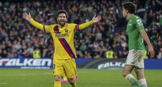 Messi arengó a sus compañeros. (Foto: AFP)