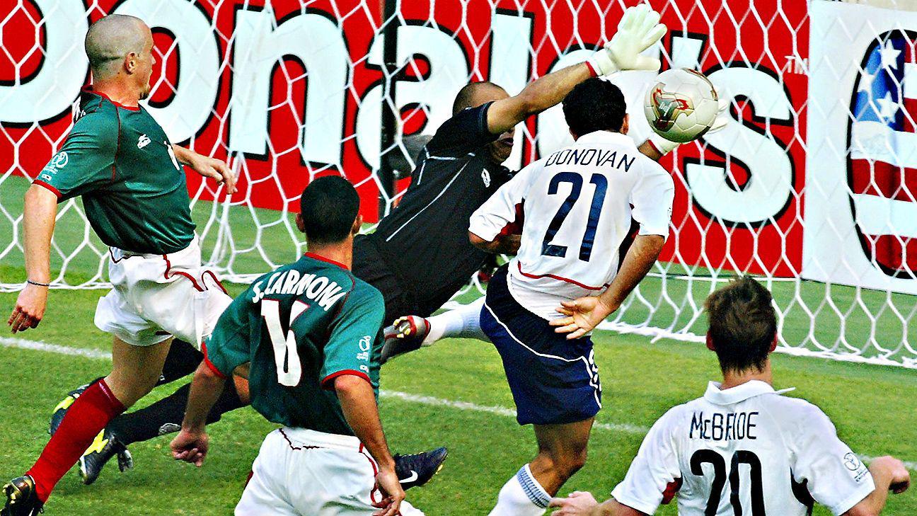 En Corea Japón 2002, se enfrentó a Estados Unidos, su clásico rival. Perdieron 3 a 0 y la figura fue el delantero Landon Donovan. (Foto: AP)