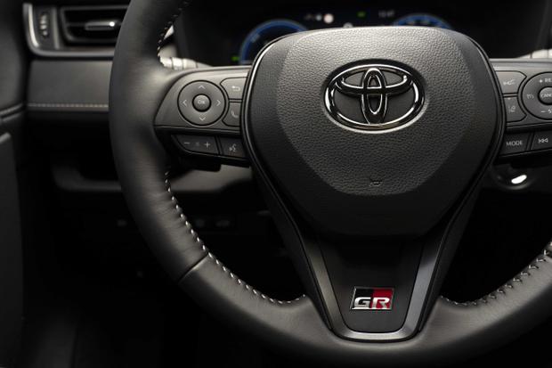 Toyota RAV4 GR Sport: Carácter deportivo para el SUV híbrido