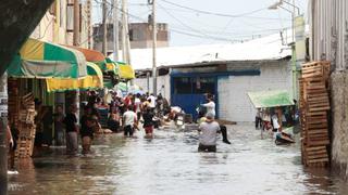 Chorrillos: reportan que aniego en Av. Guardia Civil inundó calles y afectó puestos de un mercado | FOTOS