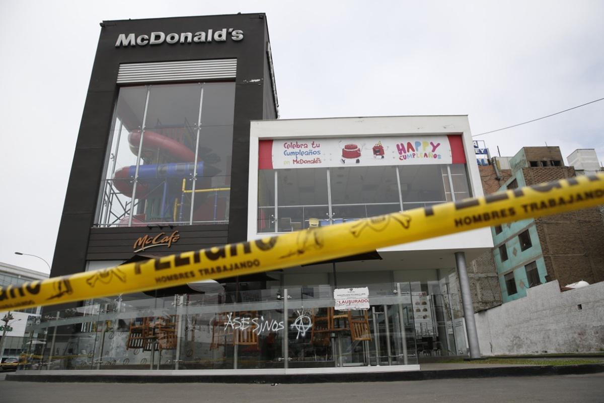 Pueblo Libre clausuró local de McDonald's tras muerte de dos jóvenes trabajadores. (Foto: Renzo Salazar)