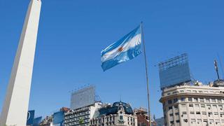 Argentina: Fitch sube calificación de deuda soberana a “CC”