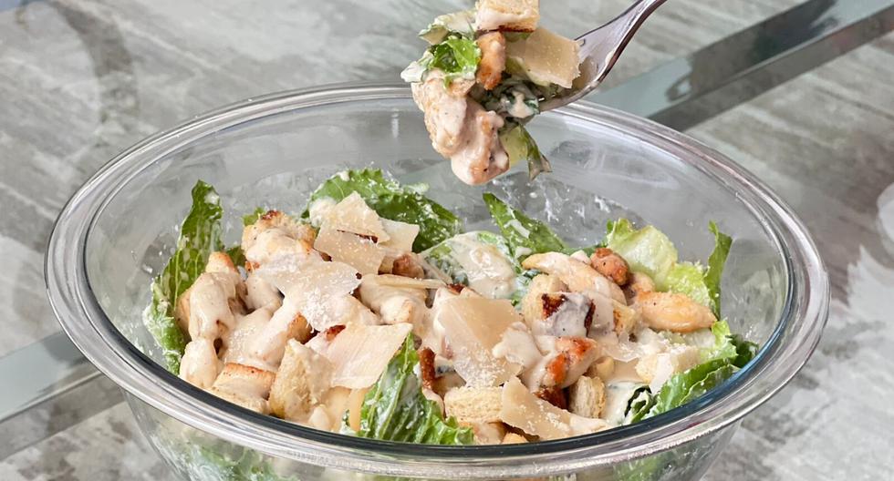 Caesar salad: steps and secrets to prepare the salad that will save you from trouble