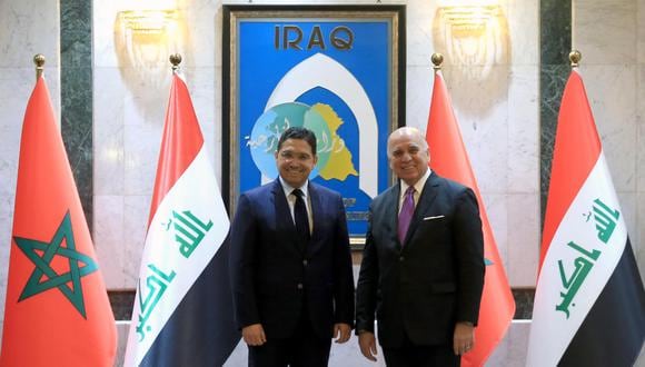 El Ministro de Asuntos Exteriores de Irak, Fuad Hussein (R), recibe a su homólogo marroquí, Nasser Bourita (L), en el Ministerio de Asuntos Exteriores iraquí en Bagdad, Irak, el 28 de enero de 2023. Bourita visita Irak mantener conversaciones con altos funcionarios iraquíes y reabrir la embajada de su país, que fue cerrada hace 25 años. (Foto: EFE/EPA/AHMED JALIL)