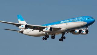 Aerolíneas Argentinas suspende a 8.000 trabajadores por crisis del COVID-19