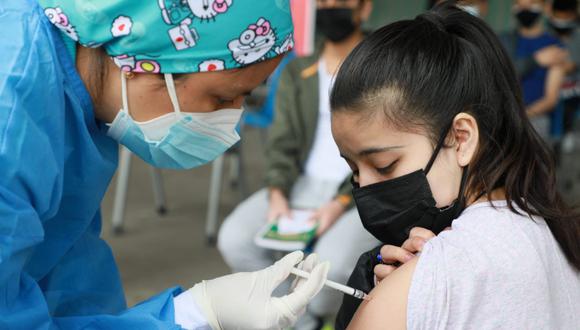 Desde el viernes 5 de noviembre se iniciará la vacunación contra el COVID-19 a adolescentes de 12 a 14 años | Foto: Referencial / Juan Ponce / @photo.gec
