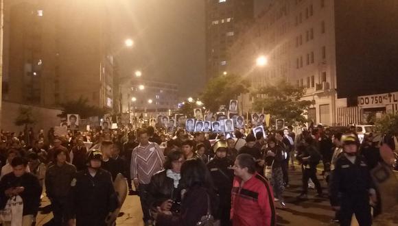 La marcha contra un posible indulto recorre varias calles del Centro de Lima. (René Zubieta)