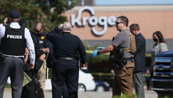 La policía responde a la escena de un tiroteo en una tienda de comestibles Kroger's en Collierville, Tennessee. (Foto: Joe Rondone / The Tennessean vía AP).
